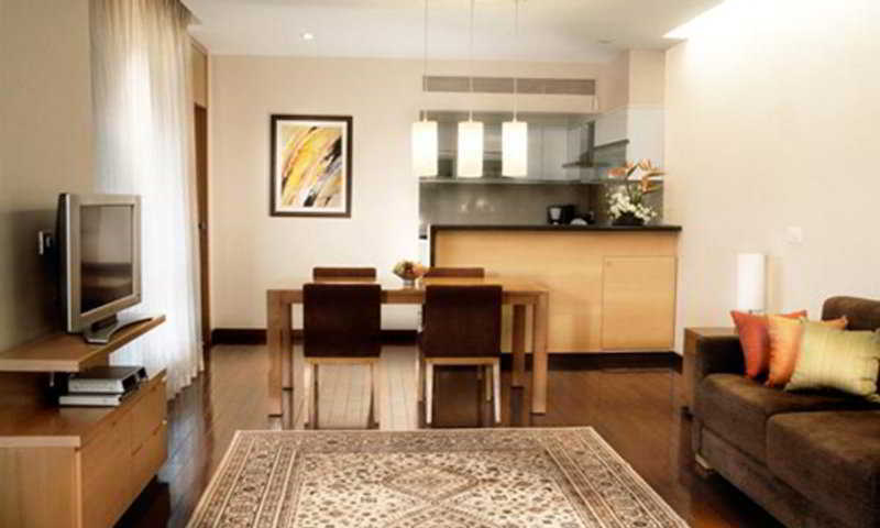 Oakwood Naylor Road Aparthotel 4*